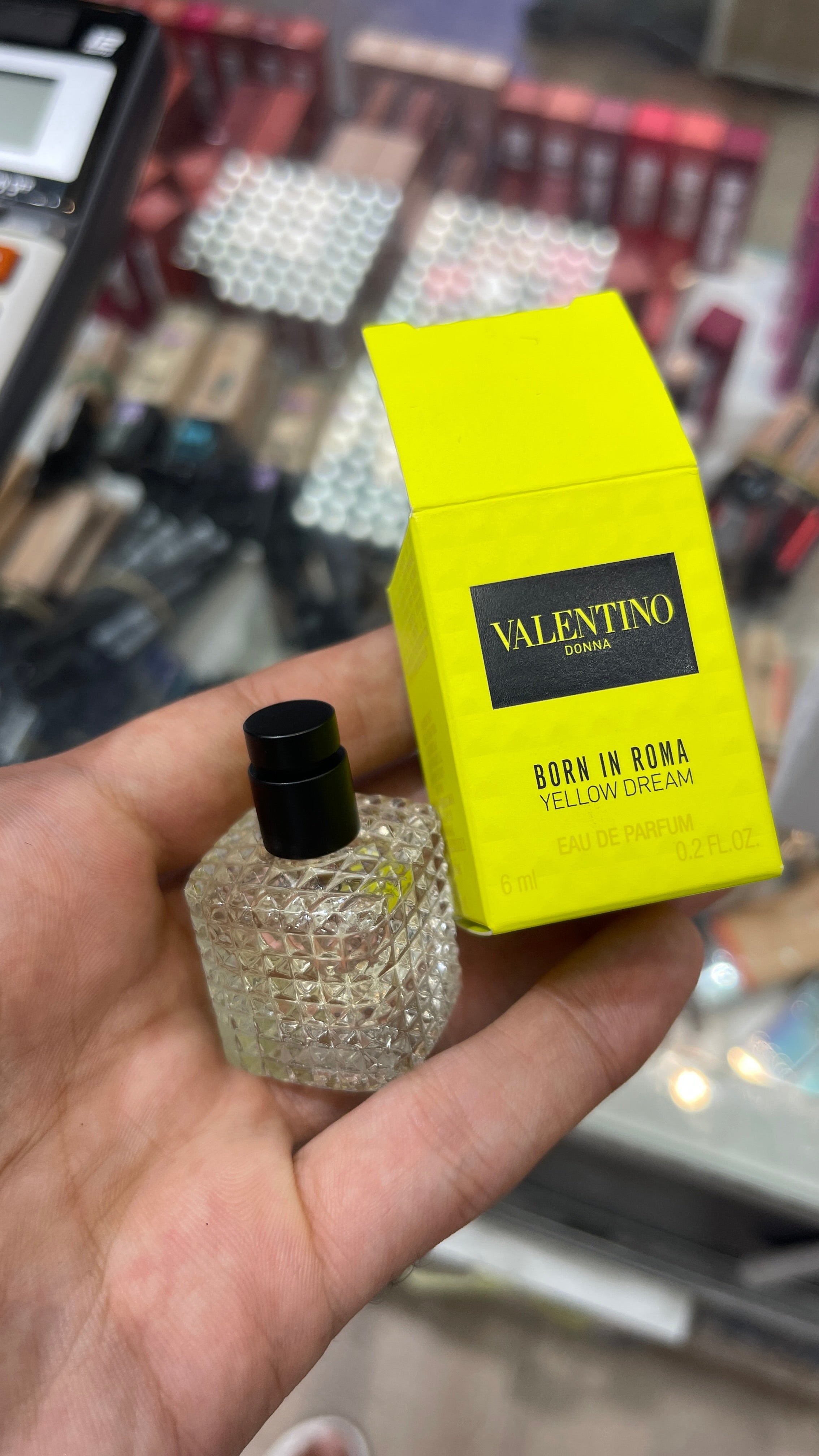 VALENTINO - MINIATURE DONNA BORN IN ROMA YELLOW DREAM EDP
6 ml